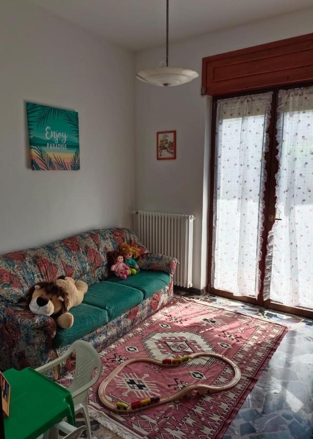 Appartamento Doppi Bagni Sei Posti Letto Вівероне Екстер'єр фото